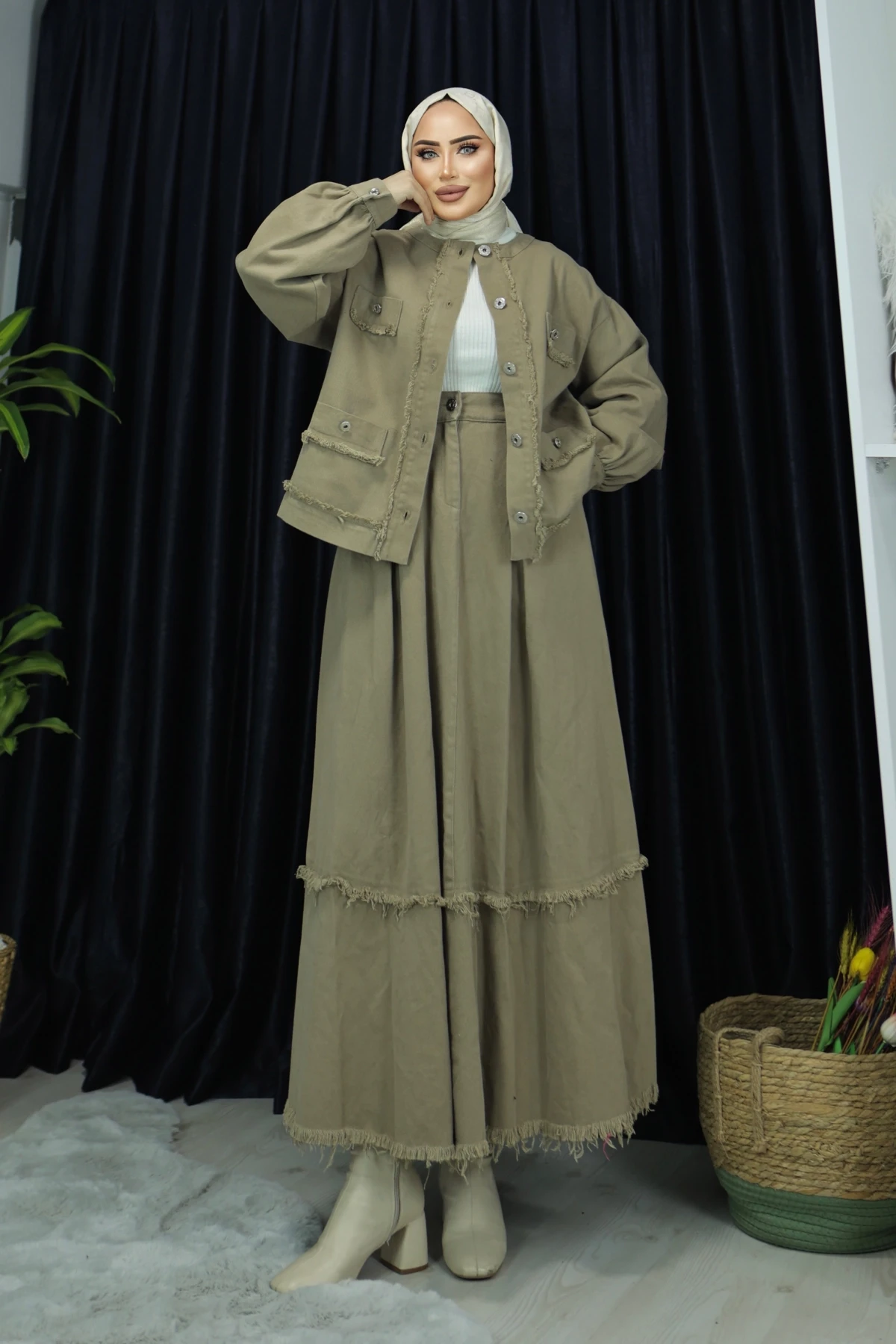 Gabardin Kumaş Fırfır Detaylı Ceket Etekli Takım