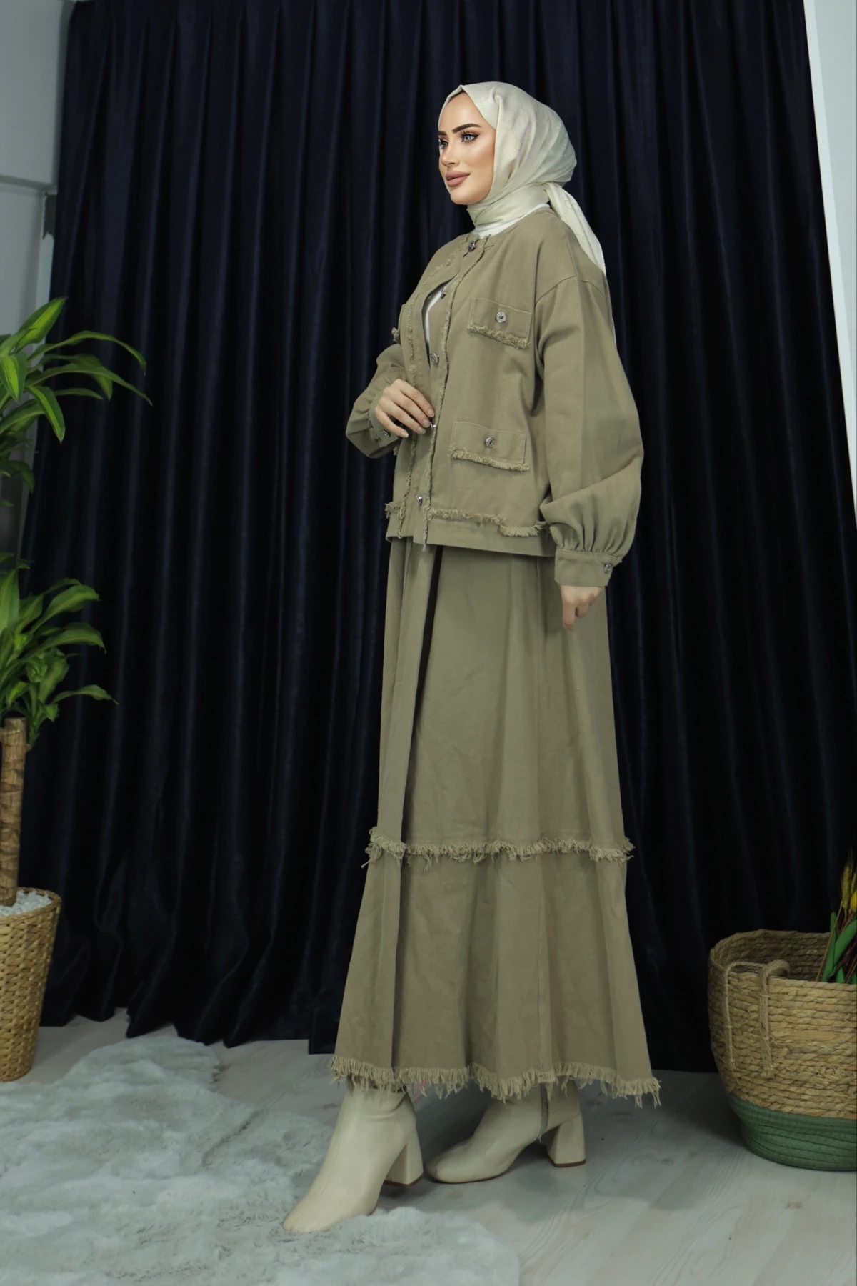 Gabardin Kumaş Fırfır Detaylı Ceket Etekli Takım
