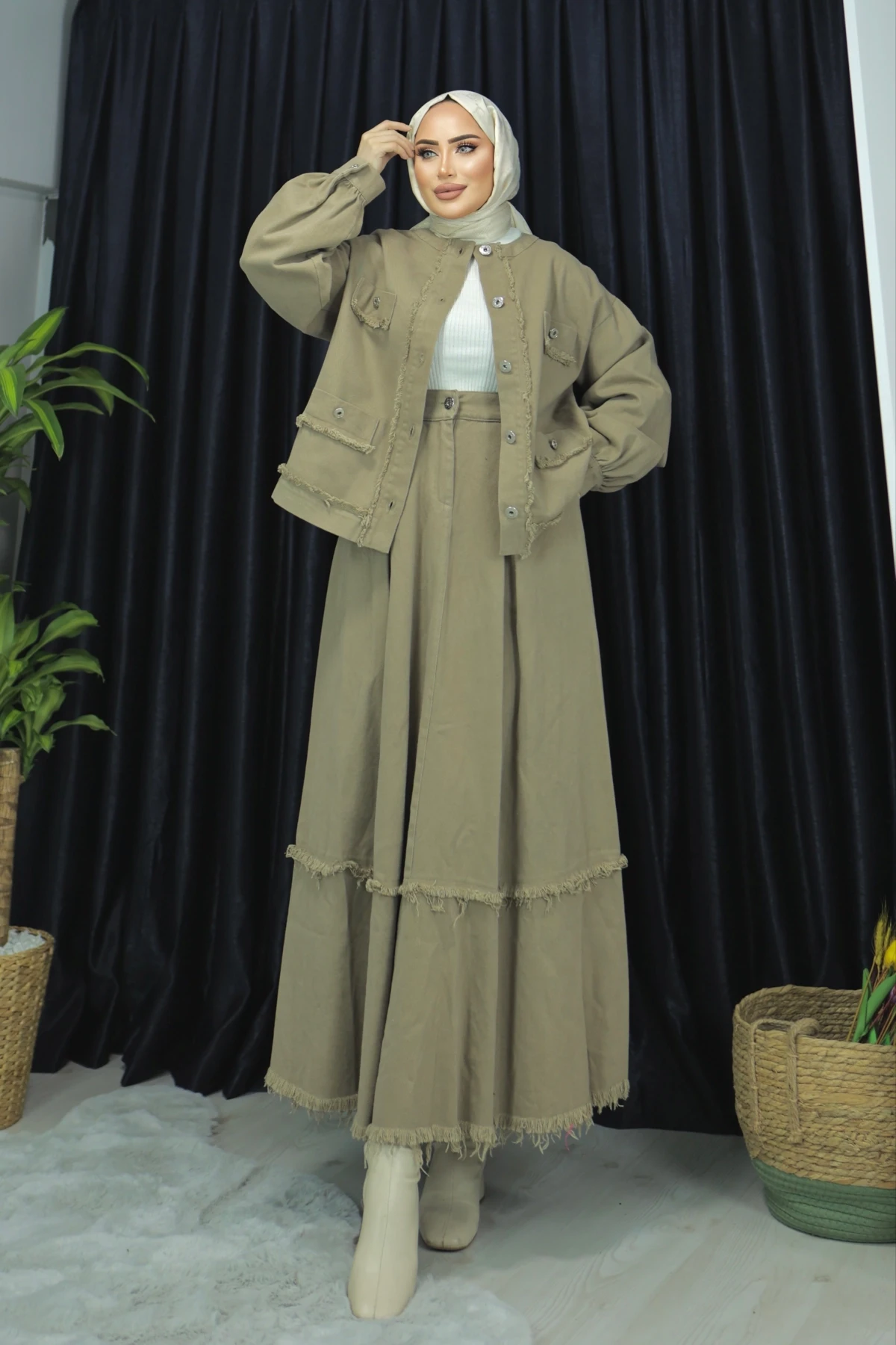 Gabardin Kumaş Fırfır Detaylı Ceket Etekli Takım