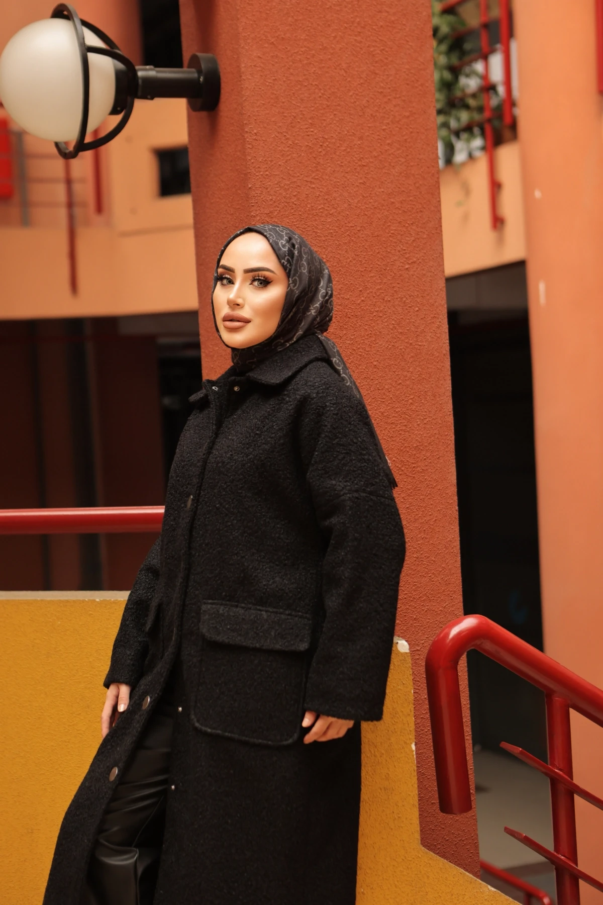Cep Kapaklı Boydan Düğme Detaylı Kaban