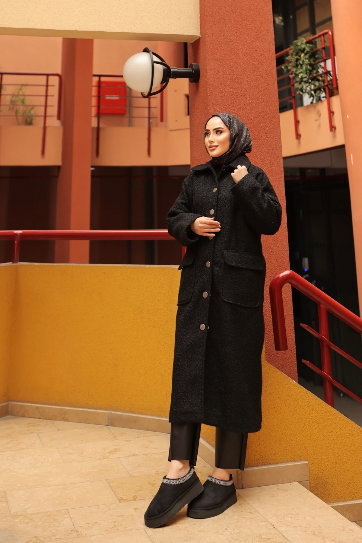 Cep Kapaklı Boydan Düğme Detaylı Kaban