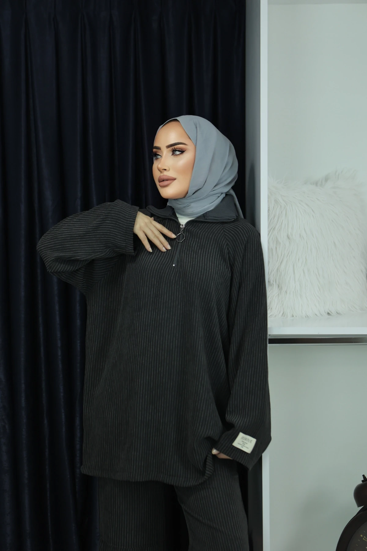 Kalın Çizgili Preda Kumaş Boyundan Fermuarlı Pantolonlu Raya ikiili Takım