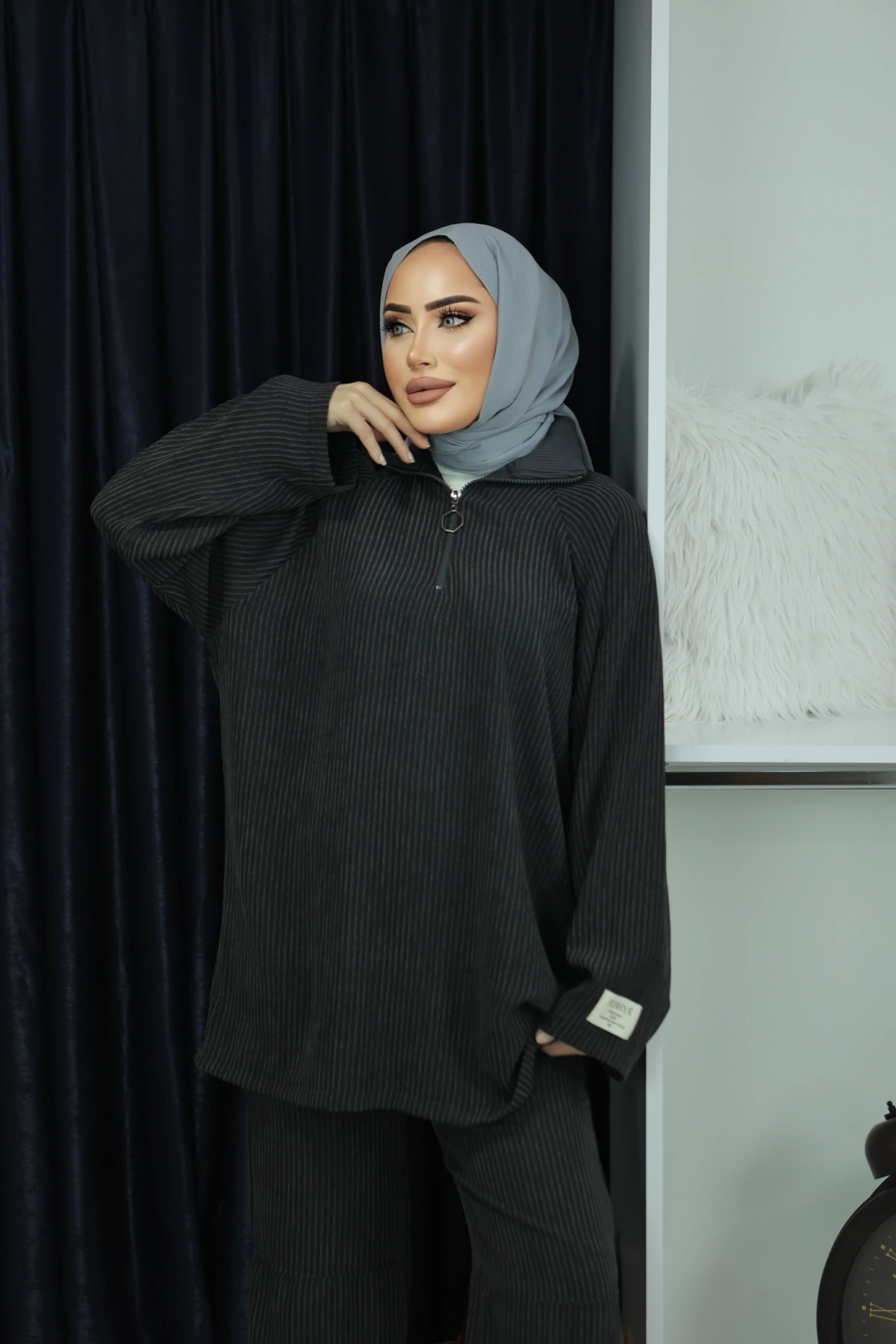 Kalın Çizgili Preda Kumaş Boyundan Fermuarlı Pantolonlu Raya ikiili Takım