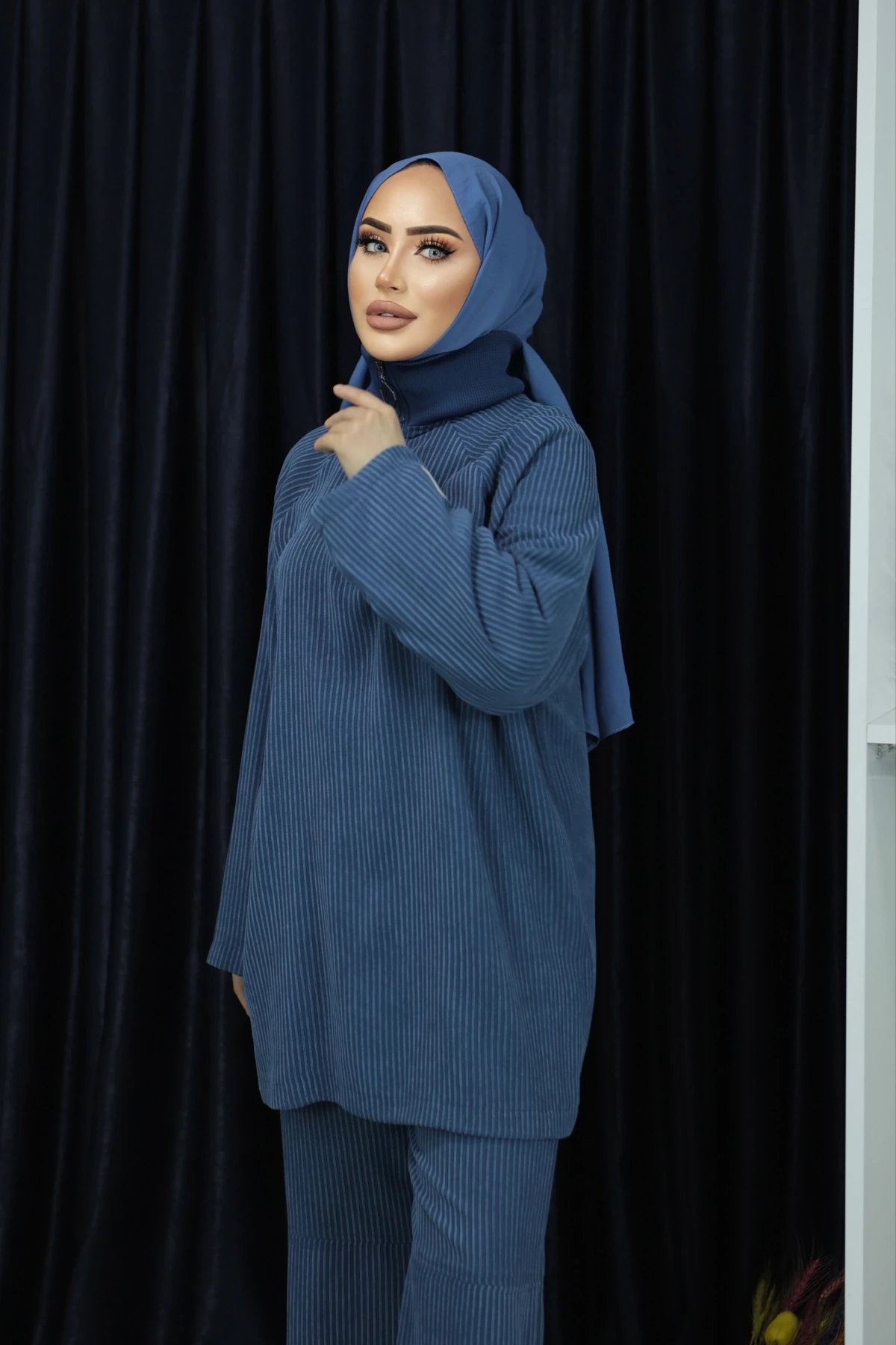 Kalın Çizgili Preda Kumaş Boyundan Fermuarlı Pantolonlu Raya ikiili Takım